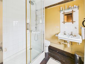 En Suite- click for photo gallery